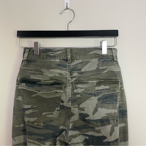 [Express] Women's Camo Print High Rise Jogger Style Straight Leg Cargo Pants - Picture 9 of 9